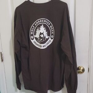 Gildan Retro Brown Long Sleeve Endangered Wolf Center Unisex T-Shirt XL